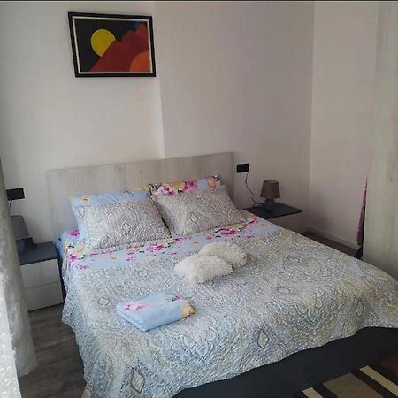 Ferienwohnung #1 Modern 1Br With Balcony In Up-And-Coming Hip Area Tirana Exterior foto