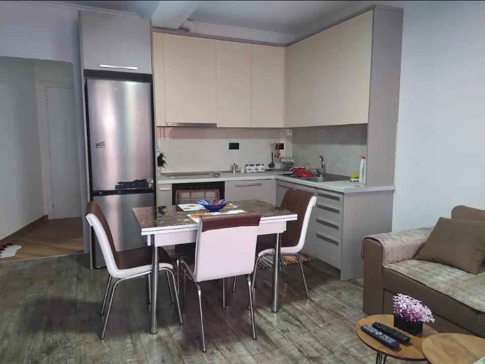 Ferienwohnung #1 Modern 1Br With Balcony In Up-And-Coming Hip Area Tirana Exterior foto