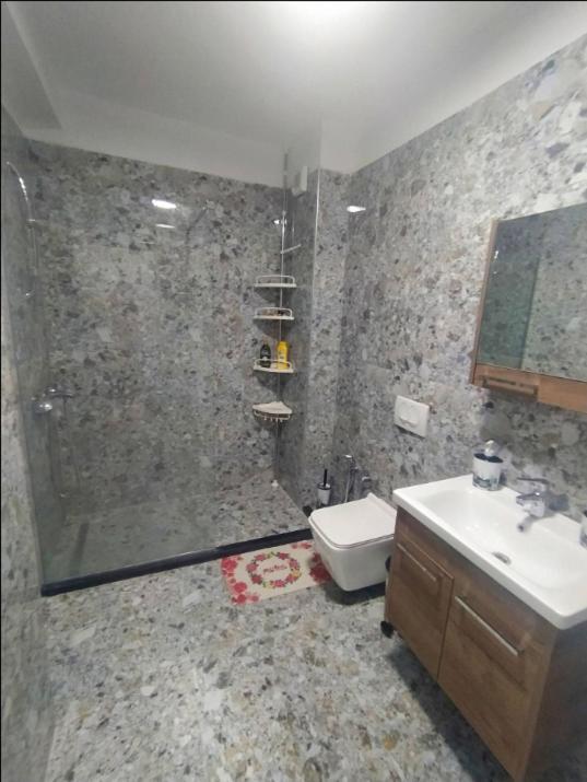 Ferienwohnung #1 Modern 1Br With Balcony In Up-And-Coming Hip Area Tirana Exterior foto